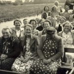 NR939 Vrouwen Vereniging Tjerkwerd-Dedgum in boot