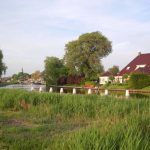 Dit is Waltaweg 6, met op de voorgrond de aanleg stijger.