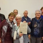 Skieppesturt Alie Poelstra temidden van haar familie. Foto Gerben D. Wijnja